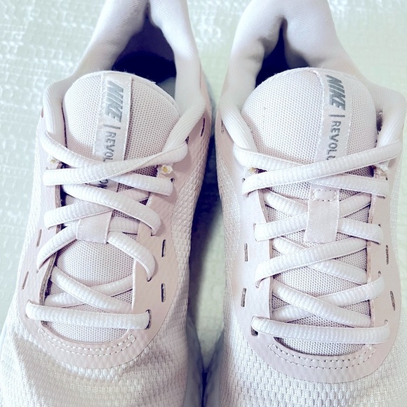 Nike Women's Pink Running Shoes - Picture 8 of 13